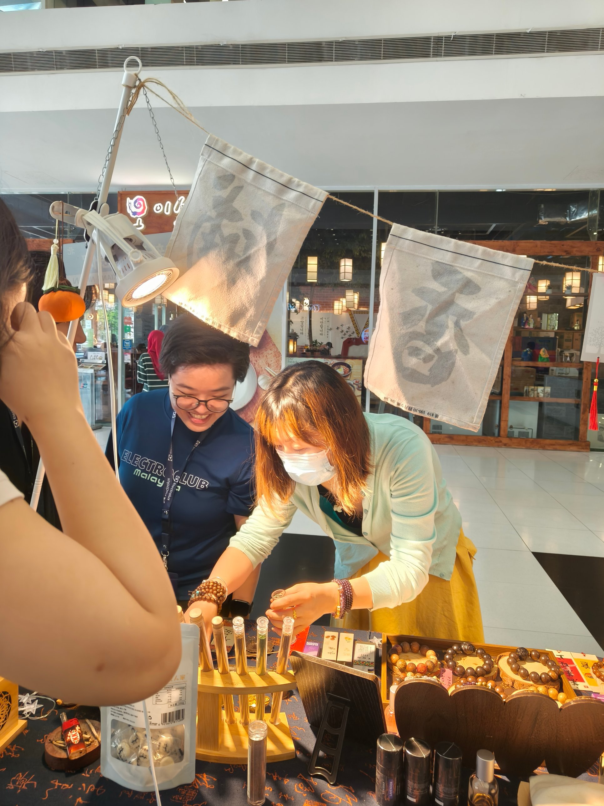 Sheconomy founder with vendors at the Pop-Up Market